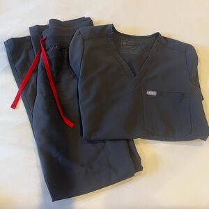 Figs Charcoal Gray Scrub set
